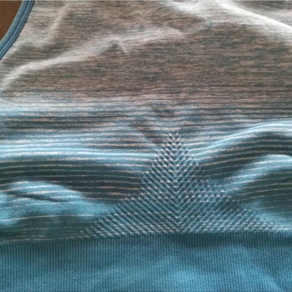 Double-layered crop top/sports bra. Like new. - Picture 3 of 5